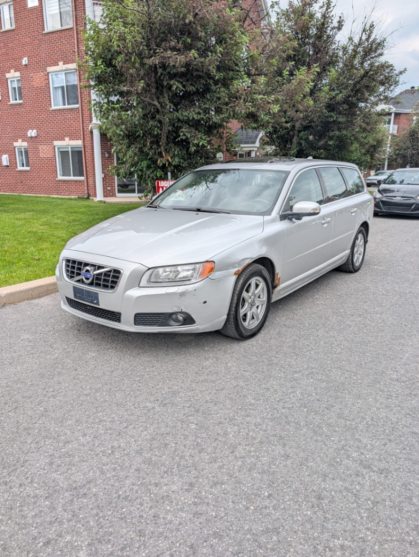 2010 volvo v70 - view 2