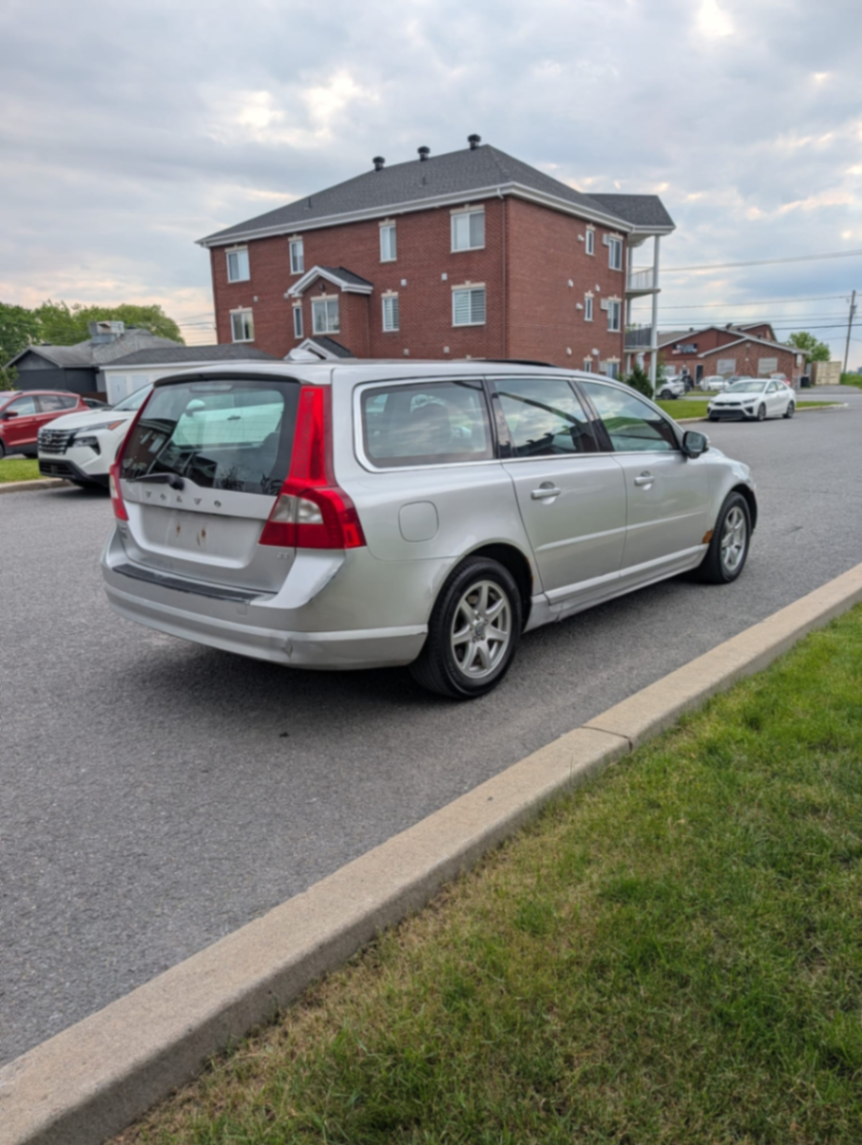 2010 volvo v70 - view 3