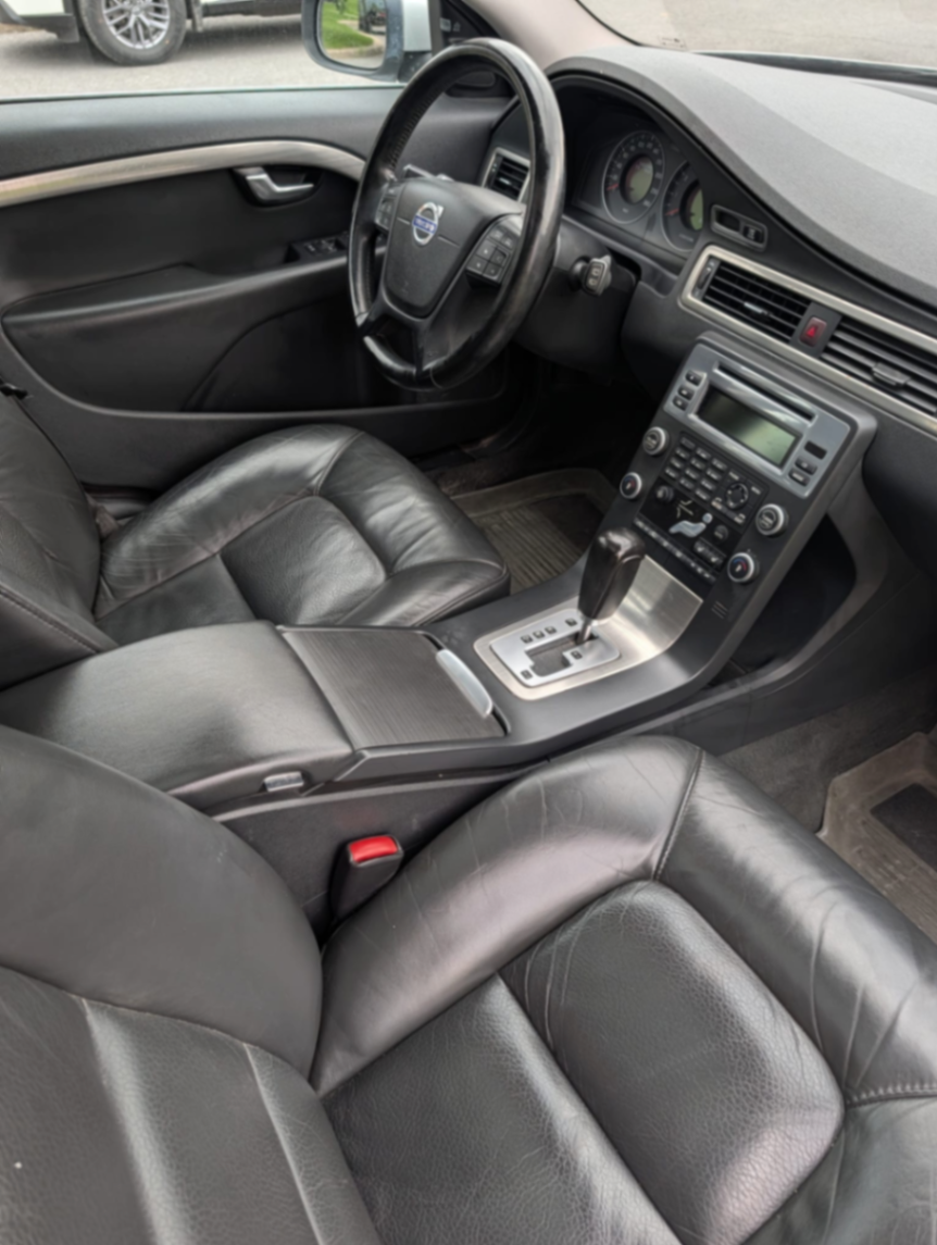 2010 volvo v70 - view 11