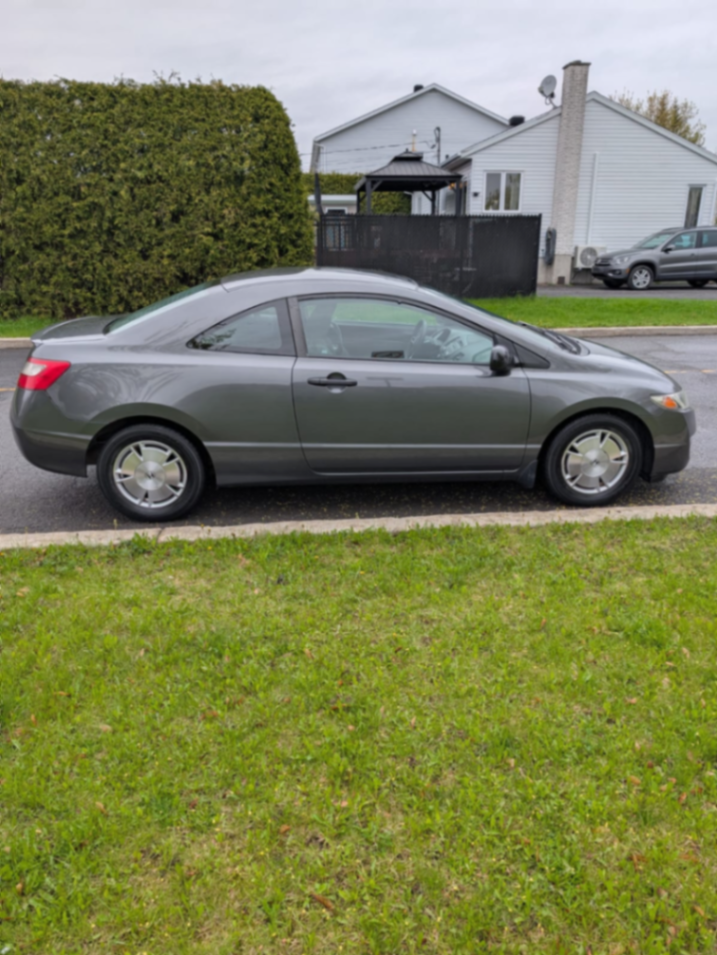 2011 honda civic - view 3