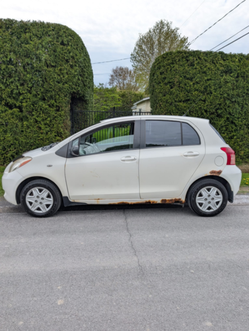 Toyota yaris  - view 3