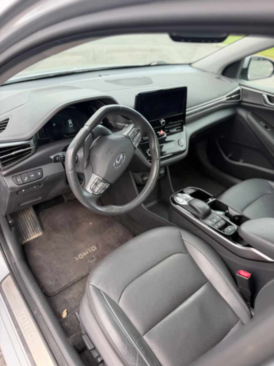 Hyundai Ioniq  - view 11