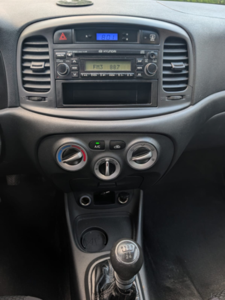 Hyundai accent - view 10